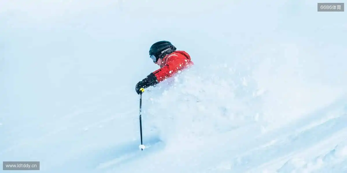 一键开启直播，弹幕互动，和全球球迷一起沸腾💬🌍